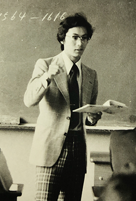 Picture of Professor SATOH teaching in a classroom in his first year of his teaching career