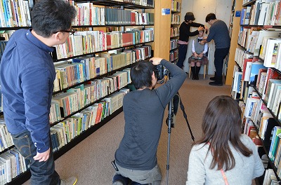 中嶋記念図書館内での撮影の様子