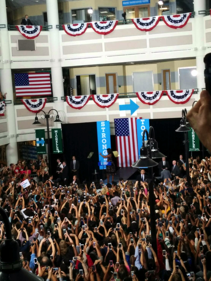 昨年の大統領選挙中、ヒラリークリントンの応援としてミシェル・オバマがジョージメイソン大学を訪れた時の様子
