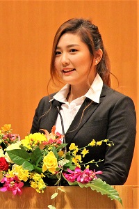 新学部生代表 沼口 直美さんのスピーチの写真