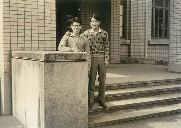鈴木学長の大学時代の写真