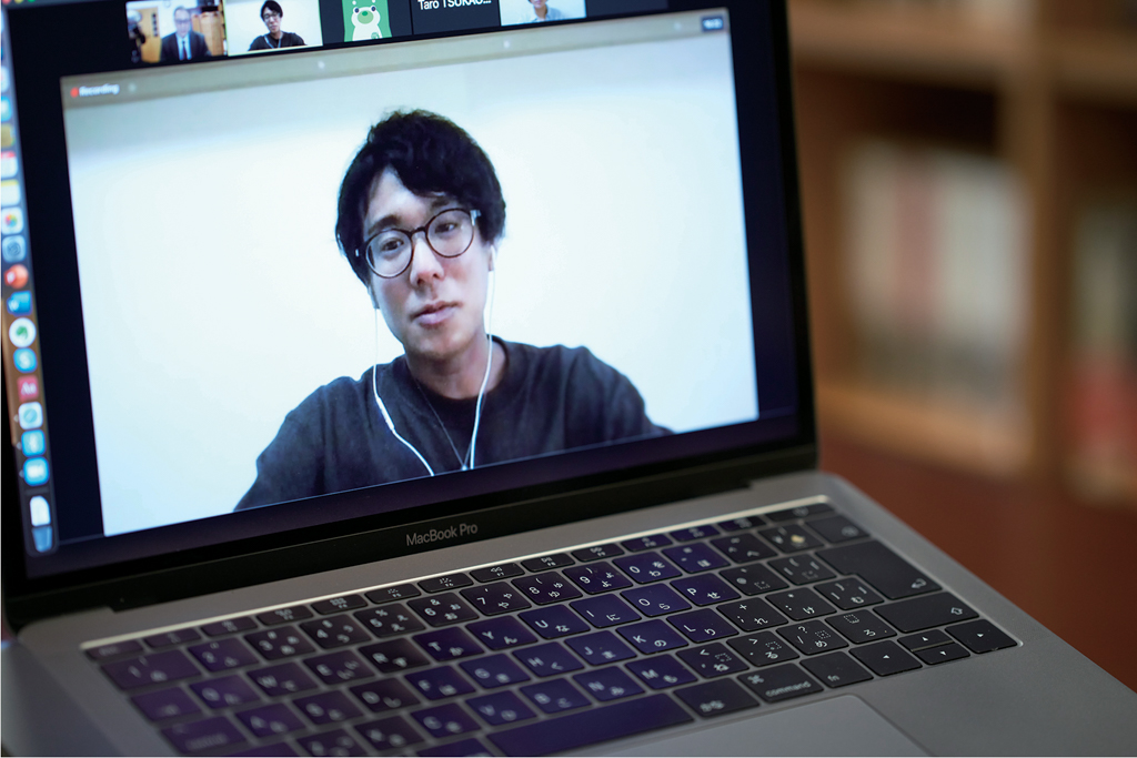 オンライン座談会で話している熊谷涼さんがモニターに映っている写真