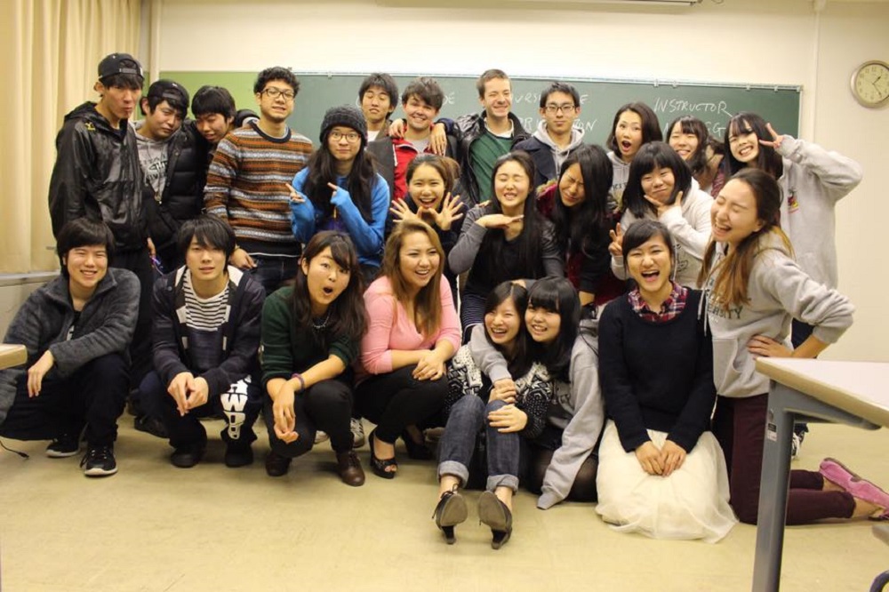 AIUの秋入学の同期たちとの写真