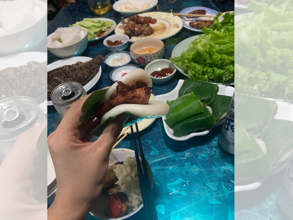 ベトナム料理が並ぶテーブルの写真