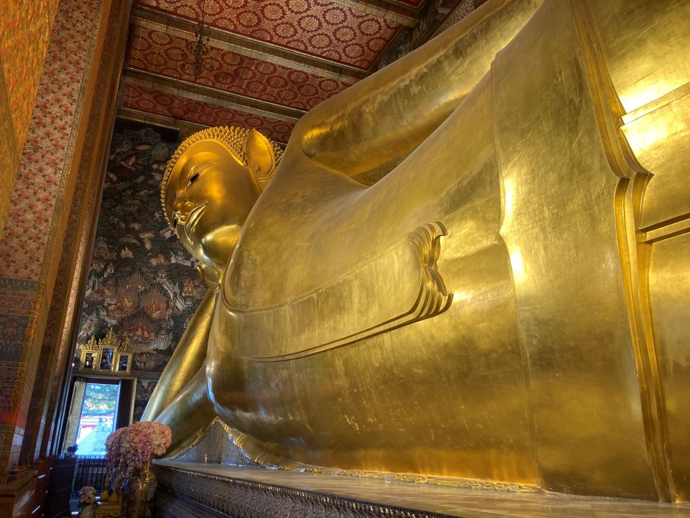 タイのワット・ポーという寺院にある涅槃仏の写真