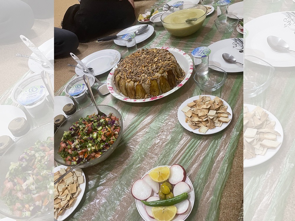 アラブの家庭料理「マクルーベ」の写真